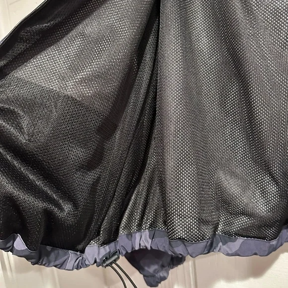 Old Navy Lightweight Water Resistant Jacket - Picture 8 of 10